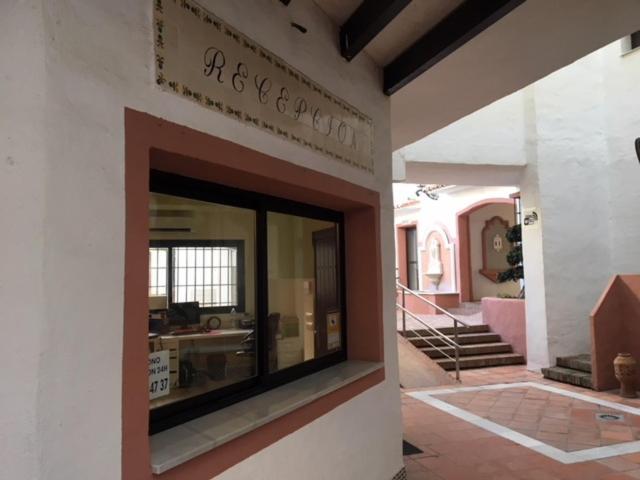 Large And Elegant In Puerto Banus With Pools And Paddle Apartment Марбеля Екстериор снимка
