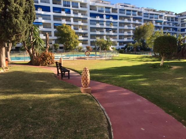 Large And Elegant In Puerto Banus With Pools And Paddle Apartment Марбеля Екстериор снимка
