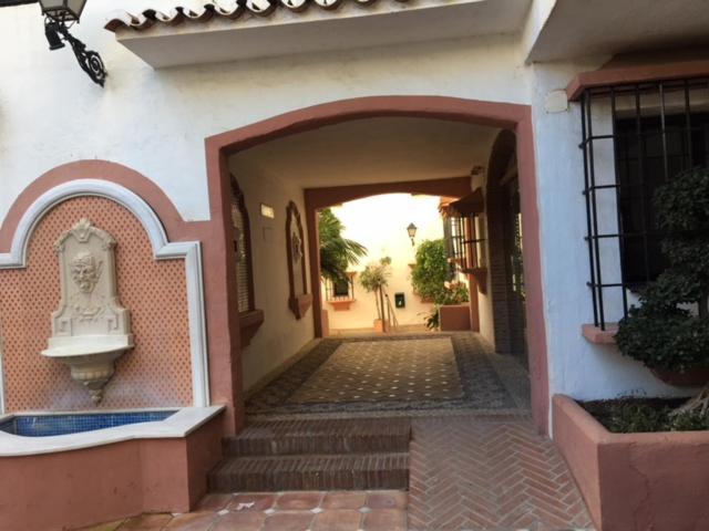 Large And Elegant In Puerto Banus With Pools And Paddle Apartment Марбеля Екстериор снимка