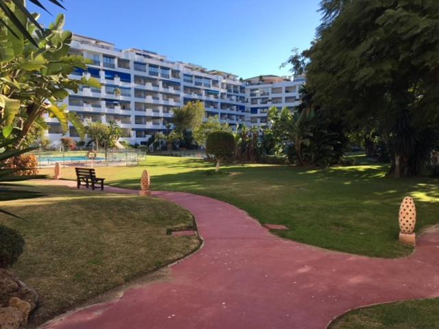 Large And Elegant In Puerto Banus With Pools And Paddle Apartment Марбеля Екстериор снимка