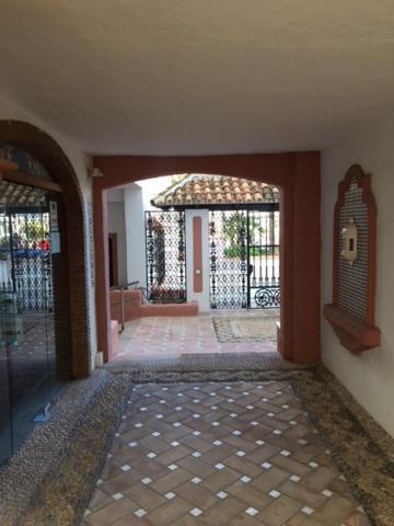 Large And Elegant In Puerto Banus With Pools And Paddle Apartment Марбеля Екстериор снимка