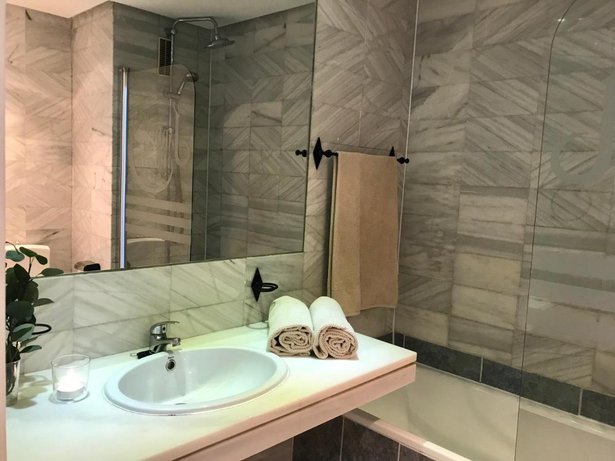 Large And Elegant In Puerto Banus With Pools And Paddle Apartment Марбеля Екстериор снимка