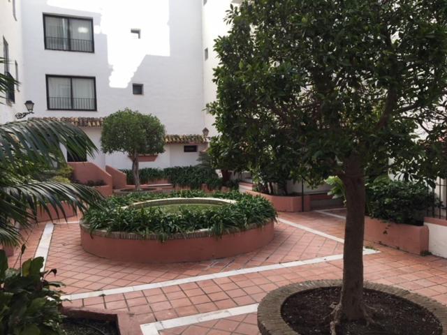 Large And Elegant In Puerto Banus With Pools And Paddle Apartment Марбеля Екстериор снимка